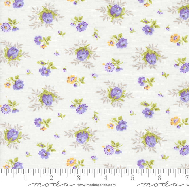 Georgia Medium Floral Off White | Brenda Riddle of Acorn Quilts | Moda Fabrics | 18771 11 | Sold in 1/2 Yd
