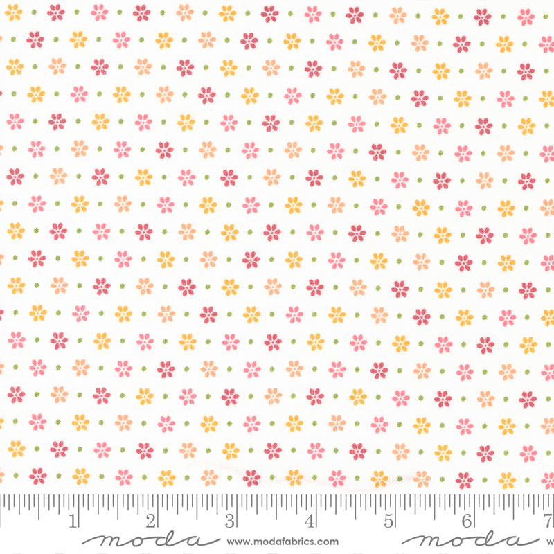 Bountiful Blooms Daisy Ditsy Off White | Sherri and Chelsi | Moda Fabrics | 37664 11 | Sold in 1/2 Yd