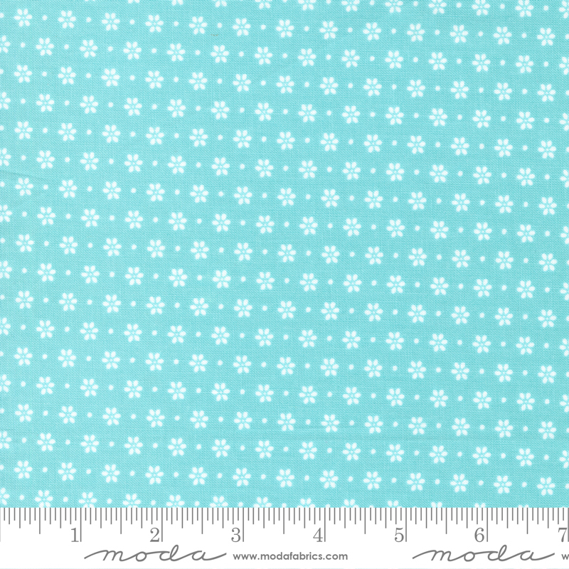 Bountiful Blooms Daisy Ditsy Spray | Sherri and Chelsi | Moda Fabrics | 37664 18 | Sold in 1/2 Yd