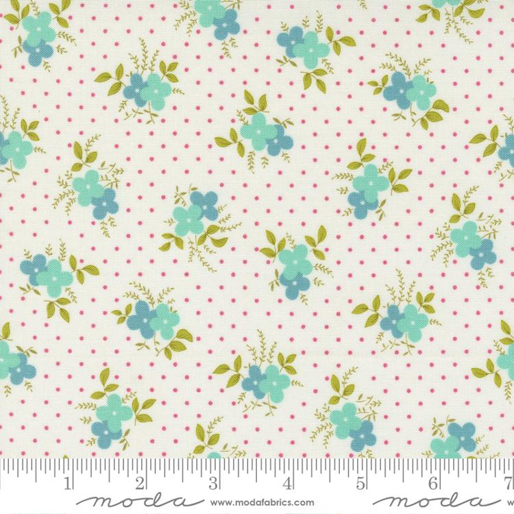 Flower Power Cloud Aqua | Maureen McCormick | Moda Fabrics | 33713 21 | Sold in 1/2 Yd